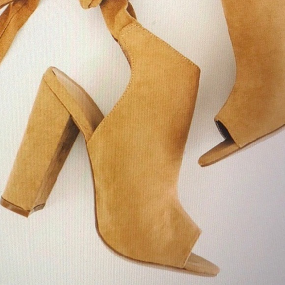 🩷🩷NEW!🩷🩷Tan Faux Suede/Cut Out Wrap Bootie Sandal - Picture 2 of 9